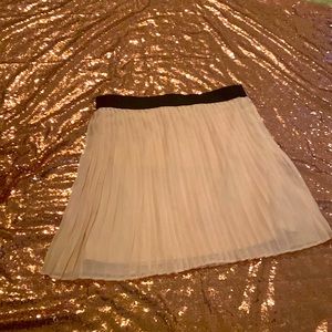 Light pink pleated skirt with black elastic waist band (Size large)